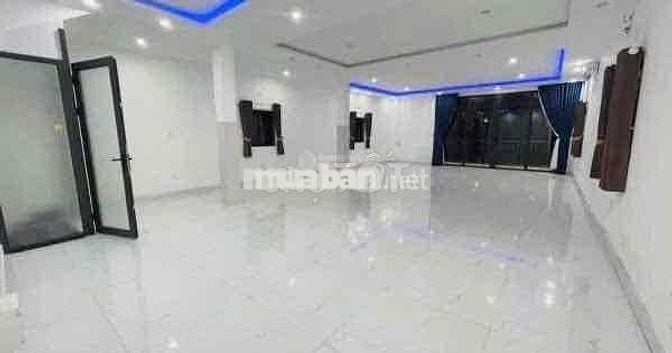 Nhà 3 lầu 9x20m trống suốt mới 99% mặt tiền Nguyễn Văn Cừ