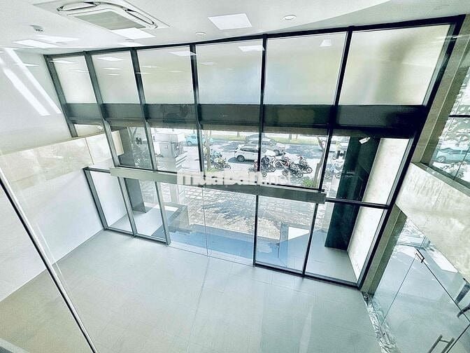 CHO THUÊ OFFICE DTSD 1800M2 MỚI HOÀN CÔNG - CÁCH SÂN BAY 5 PHÚT XE MÁY