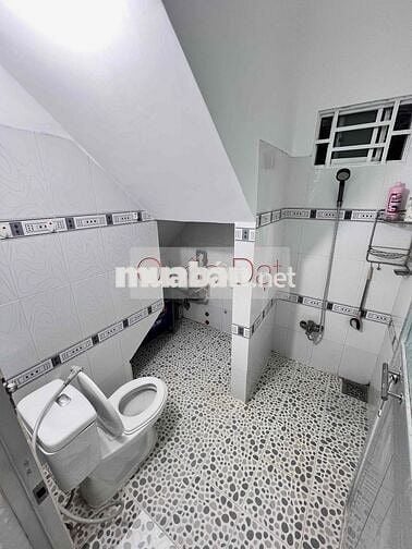 NHÀ THUÊ GẦN CÔNG VIÊN LƯU HỮU PHƯỚC XE Ô TÔ ĐẬU TRONG NHÀ