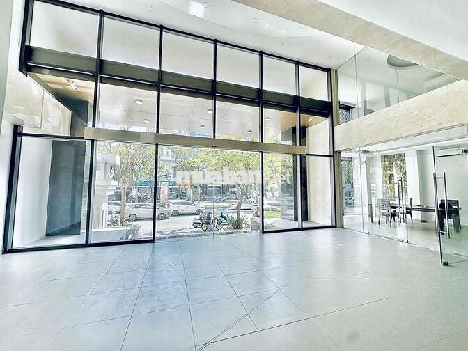 CHO THUÊ OFFICE DTSD 1800M2 MỚI HOÀN CÔNG - CÁCH SÂN BAY 5 PHÚT XE MÁY