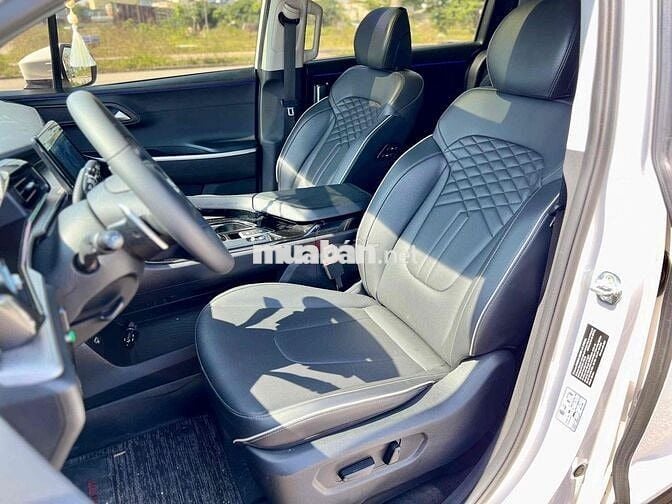 Hyundai Custin Đặc Biệt 1.5T sản xuất 2023