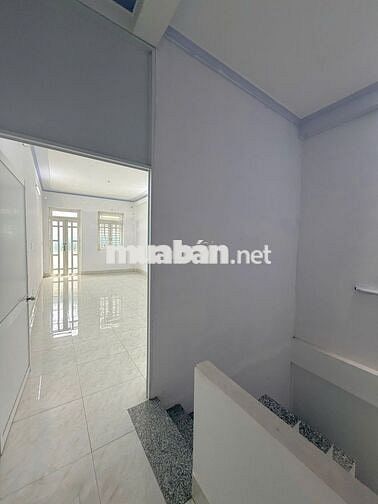 Mặt bằng trệt lầu trống suốt đường Nguyễn Văn Cừ chỉ 14 triệu