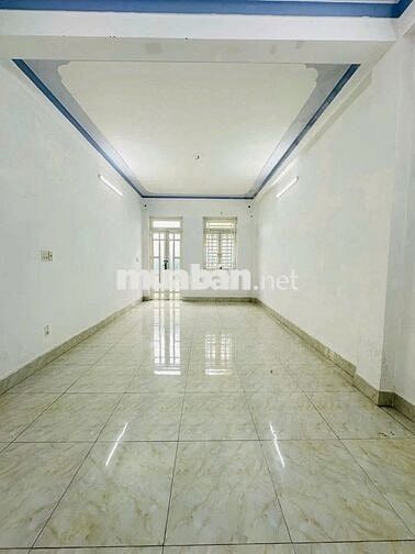 Mặt bằng trệt lầu trống suốt đường Nguyễn Văn Cừ chỉ 14 triệu