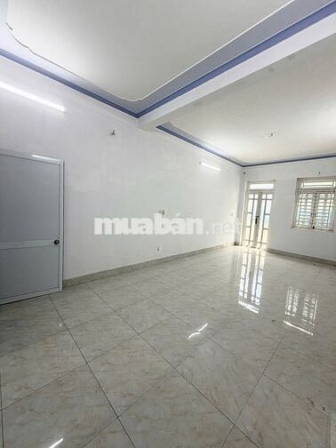 Mặt bằng trệt lầu trống suốt đường Nguyễn Văn Cừ chỉ 14 triệu