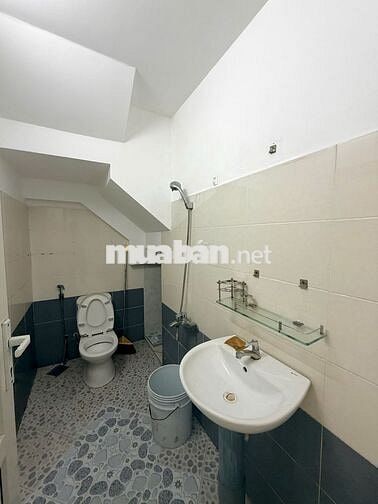 Mặt bằng trệt lầu trống suốt đường Nguyễn Văn Cừ chỉ 14 triệu