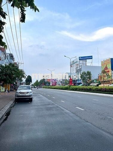 Mặt bằng trệt lầu trống suốt đường Nguyễn Văn Cừ chỉ 14 triệu