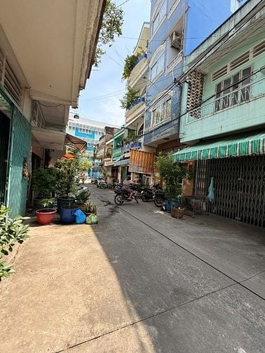 NHÀ HẺM XE TẢI, đường Minh Phụng (6 x 11m), 2 tầng - trường học Hàn Hả