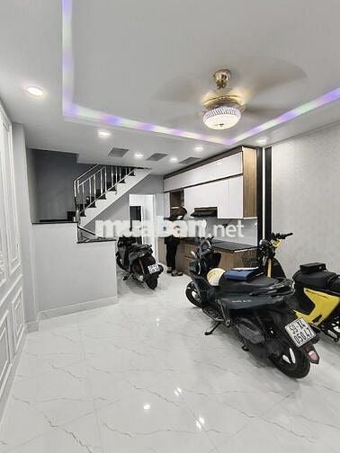 NHÀ BÁN 2 TẦNG, 3PN, KHÉP KÍN, HẺM CMT8, P13,Q3 CHỦ BÁN GẤP 4.9 TỶ TL.