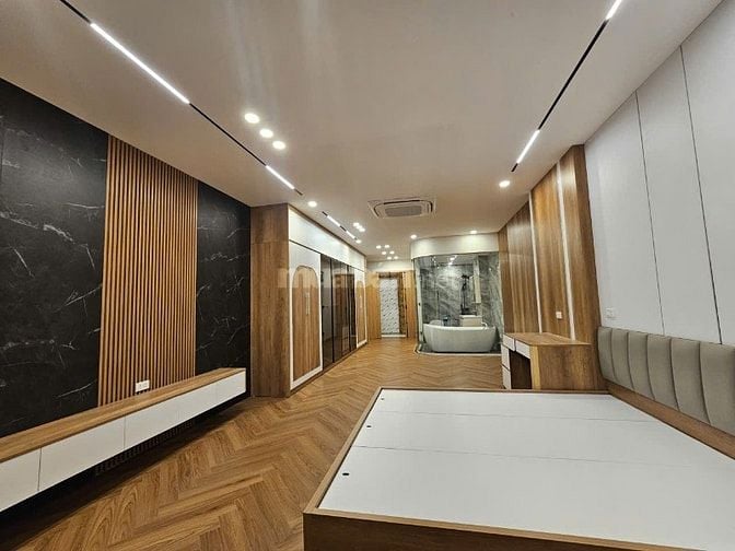 Bán nhà Thạch Bàn - sát Aeon mall, 6 tầng full nội thất - ô tô vào nhà