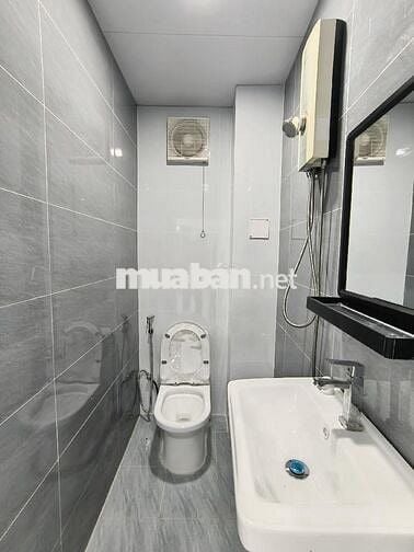 NHÀ BÁN 2 TẦNG, 3PN, KHÉP KÍN, HẺM CMT8, P13,Q3 CHỦ BÁN GẤP 4.9 TỶ TL.