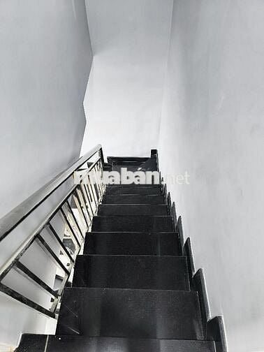 NHÀ BÁN 2 TẦNG, 3PN, KHÉP KÍN, HẺM CMT8, P13,Q3 CHỦ BÁN GẤP 4.9 TỶ TL.