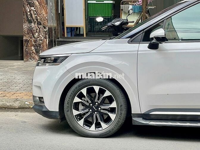 Kia Carnival 3.5G Signature 2023 - xe đẹp như mới