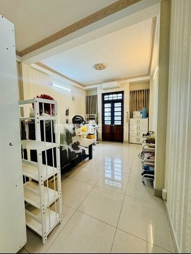 Ngã 4 HTP & Hoàng Quốc Việt (4x29) nở hậu 4.5m 4 tầng chỉ 18 tỷ