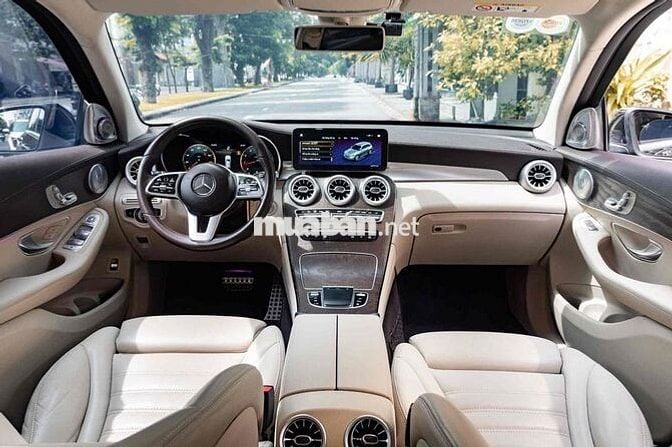 LONG ANH AUTO về Mercedes GLC200 4Matic model 2021