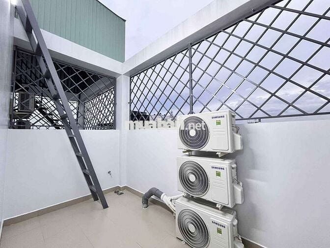 Hàng Ngon. Lô góc. HXH. Ngang 5m nở hậu. 5 tầng. gần Aeon Tân Phú. 70m