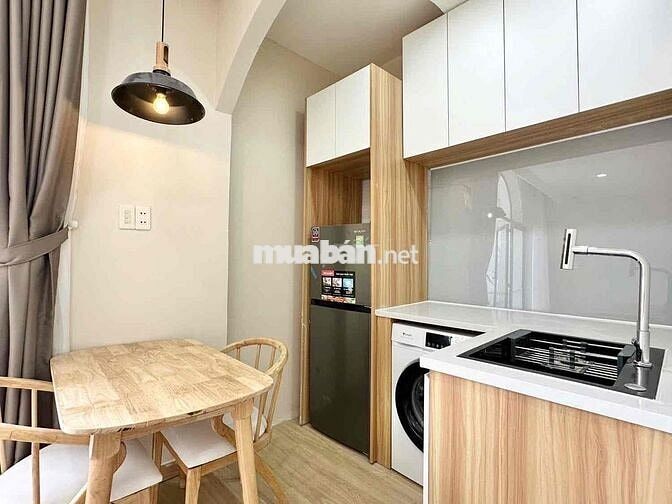 CĂN HỘ BAN CÔNG LỚN TÁCH BẾP MÁY GIẶT RIÊNG KHU HÀNG XANH SÁT QUẬN 1