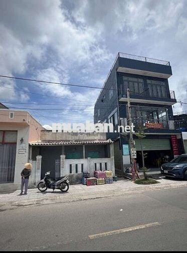 Đất 3 mặt tiền view biển thích hợp kinh doanh