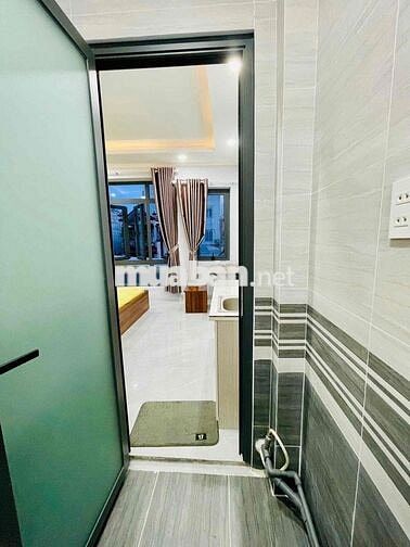 CĂN HỘ MỚI FULL NỘI THẤT CỬA SỔ THOÁNG GẦN NGÃ TƯ HÀNG XANH, QUẬN 1