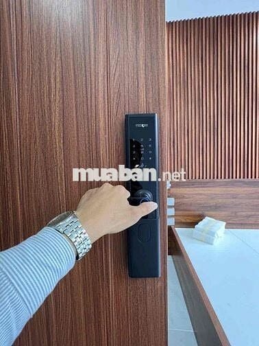 CĂN HỘ MỚI FULL NỘI THẤT CỬA SỔ THOÁNG GẦN NGÃ TƯ HÀNG XANH, QUẬN 1