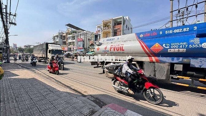 GẤP!! Nhà 2 tầng 35m2, 1.8 tỷ SHR HOÀN CÔNG, sát mặt tiền, kế Quận 7