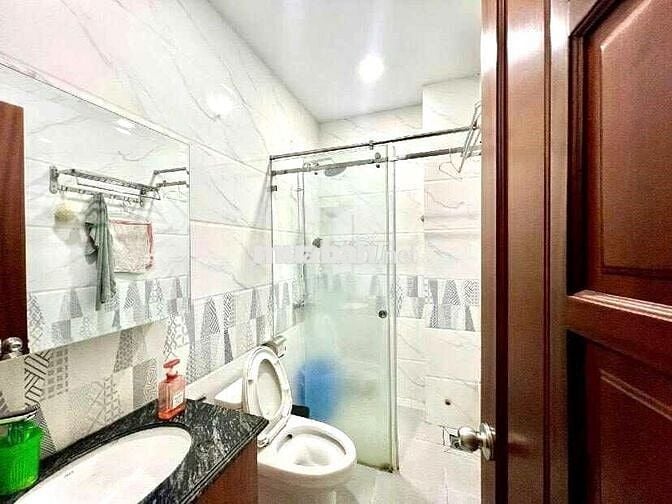 NHÀ HIẾM CẦN BÁN NGAY NGÃ TƯ CHIÊU LIÊU, DĨ AN 3PN, 4WC. GIÁ 5,1 TỶ Tl