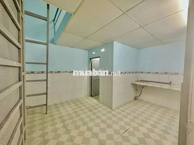 Phòng trọ gác đúc có cửa sổ trời ở đc 2-3 người gần CV Gia Định