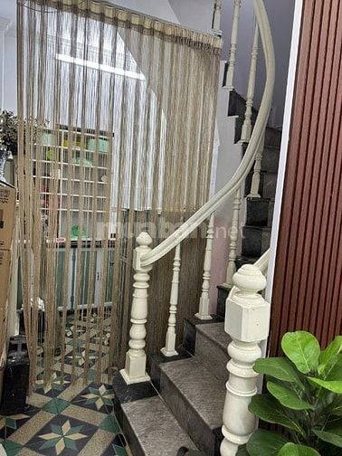 Cho thuê nhà sát mặt đường to tại 1 ngõ 258 Tôn Đức Thắng, Hà Nội