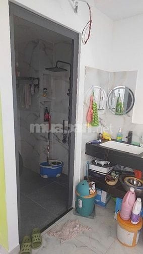 Cho thuê nhà sát mặt đường to tại 1 ngõ 258 Tôn Đức Thắng, Hà Nội