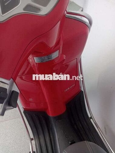 Vespa đỏ 3v