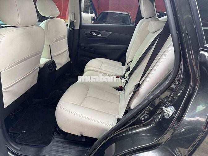 Nissan X trail 2017 2.5 SV 4WD - 100000 km