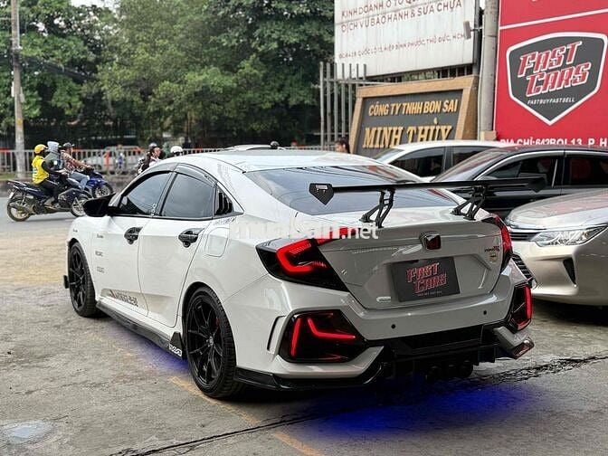 Honda Civic 2019 1.5 Turbo RS lên 100 tr đồ chơi
