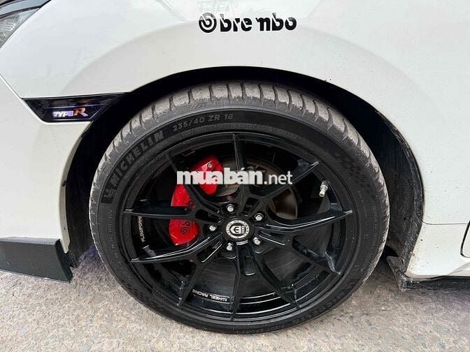 Honda Civic 2019 1.5 Turbo RS lên 100 tr đồ chơi