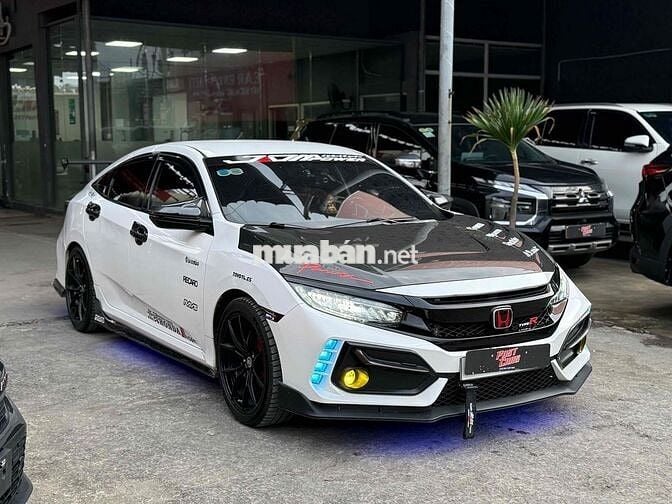 Honda Civic 2019 1.5 Turbo RS lên 100 tr đồ chơi