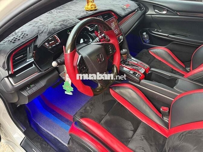 Honda Civic 2019 1.5 Turbo RS lên 100 tr đồ chơi