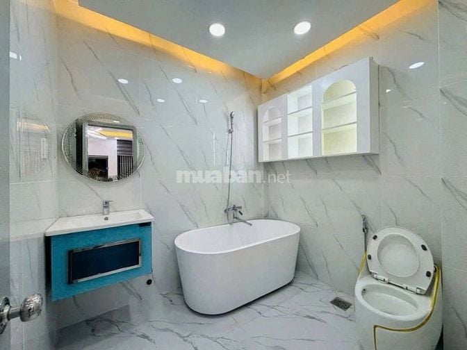 2tỷ2 nhà chính chủ ngộp cần bán hẻm Hậu Giang Q6 -3tầng 6PN 6WC hẻm 5m