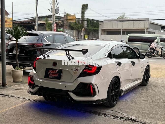 Honda Civic 2019 1.5 Turbo RS lên 100 tr đồ chơi