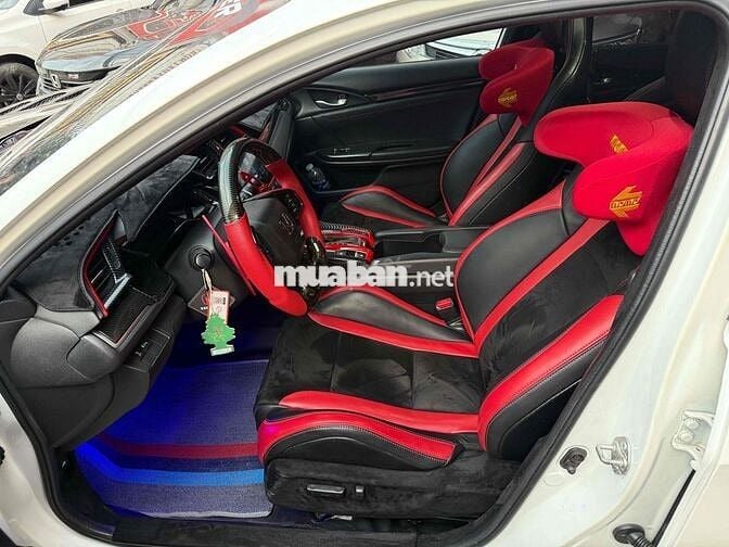 Honda Civic 2019 1.5 Turbo RS lên 100 tr đồ chơi