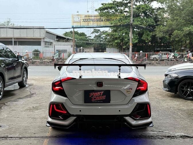 Honda Civic 2019 1.5 Turbo RS lên 100 tr đồ chơi