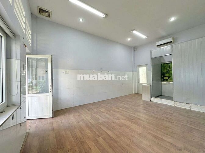 Studio máy lạnh siêu rộng ngay mặt tiền đường Linh Trung, gần UTE, Hub
