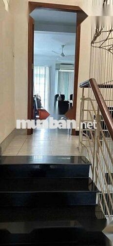 Cho thuê nhà nguyên căn Đường Lê Hồng Phông Quận 10