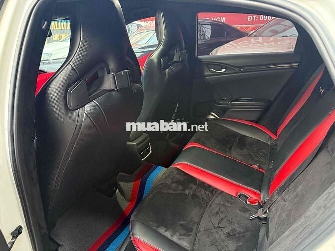 Honda Civic 2019 1.5 Turbo RS lên 100 tr đồ chơi