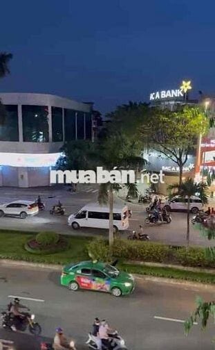 Nhà mặt tiền 3 tầng ngang 4,4m, vỉa hè 5m, Điện Biên Phủ, Đà Nẵng