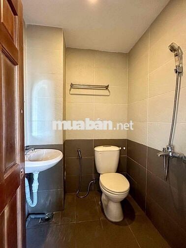 PHÒNG TRỌ CÓ CỬA SỔ - KDC TRUNG SƠN GẦN QUẬN 1,5,7,8 FULL NỘI THẤT