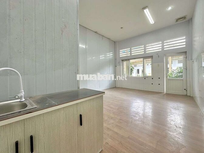 Studio máy lạnh siêu rộng ngay mặt tiền đường Linh Trung, gần UTE, Hub