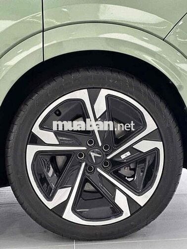 VinFast VF9 2025 Eco