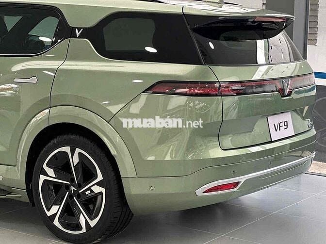 VinFast VF9 2025 Eco