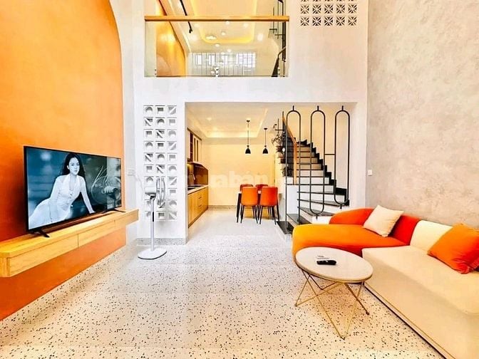 Cần nhượng lại căn nhà 42m2 giá 2tỷ350tr cực tốt sổ riêng đường Phan V