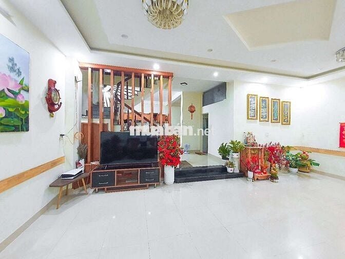 Bán đất 161 m² trung tâm Hải Châu, sân rộng đậu ô tô, tặng nhà 3 tầng
