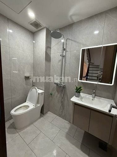 Anh Hùng  bán nhà 50m,5t tại Văn Quán gần ô tô đỗ có t/máy chỉ hơn 10t