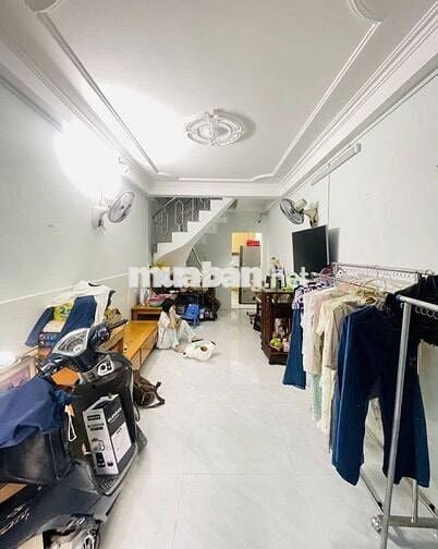 Nhà mới xây ô tô đậu cửa, gần mặt tiền Lê Trọng Tấn.